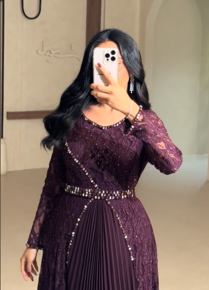 فستان سهرة أنيق ناعم طويل دانتيل وشيفون بتصميم انيق