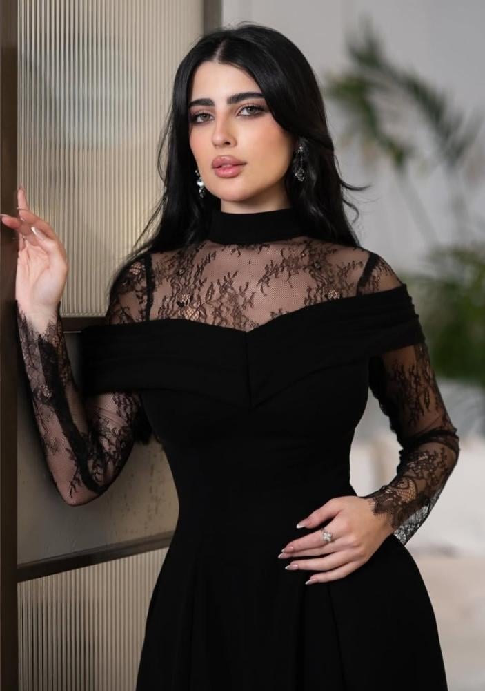 فستان سهرة فاخر ناعم قماش باربي والصدر مع الكمين دانتيل