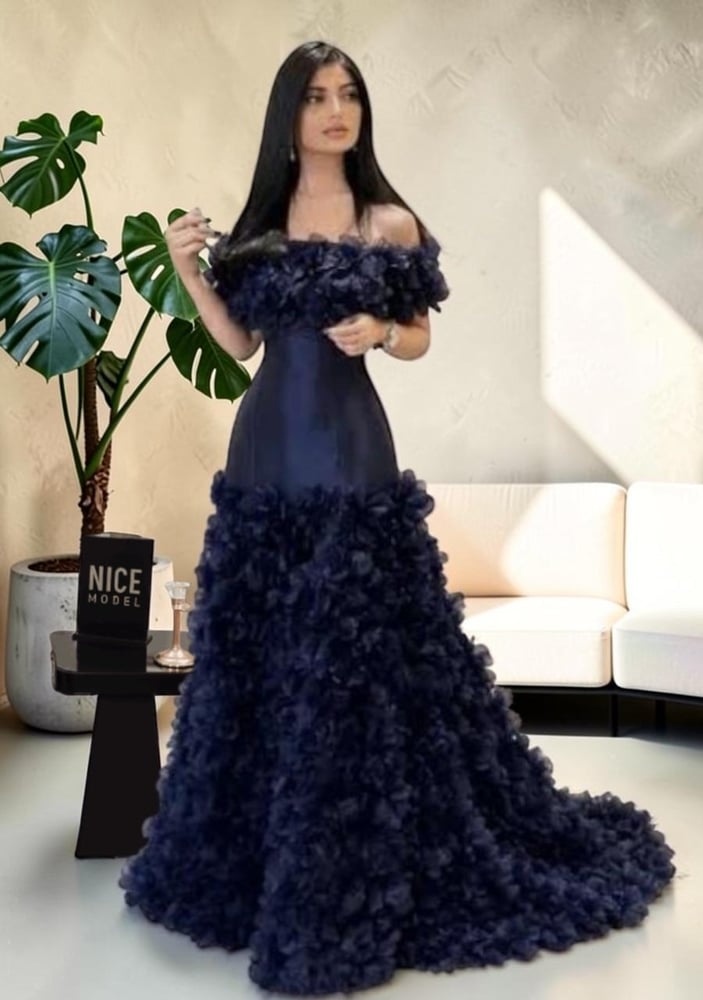 فستان سهرة طويل ميكادو بتصميم تب وورد ليزر