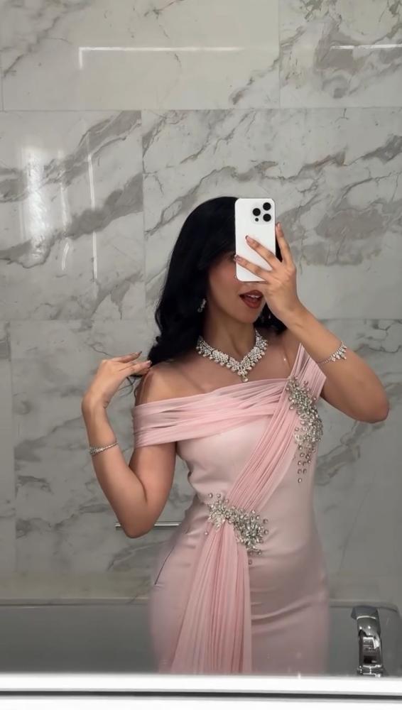 فستان سهرة أنيق باربي بارز بجازار كسرات ووكسسوار
