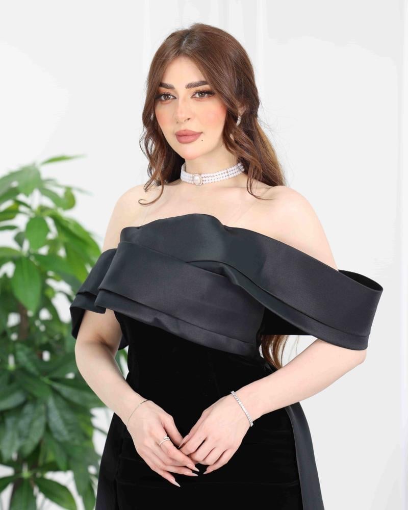فستان سهرة ناعم طويل جوخ فاخر أسود قصة أوف شولدر2