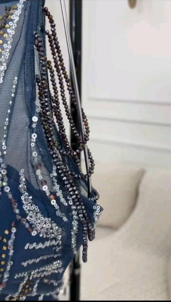 فستان سهرة فاخر طويل باربي مطرز بفصوص لامعة