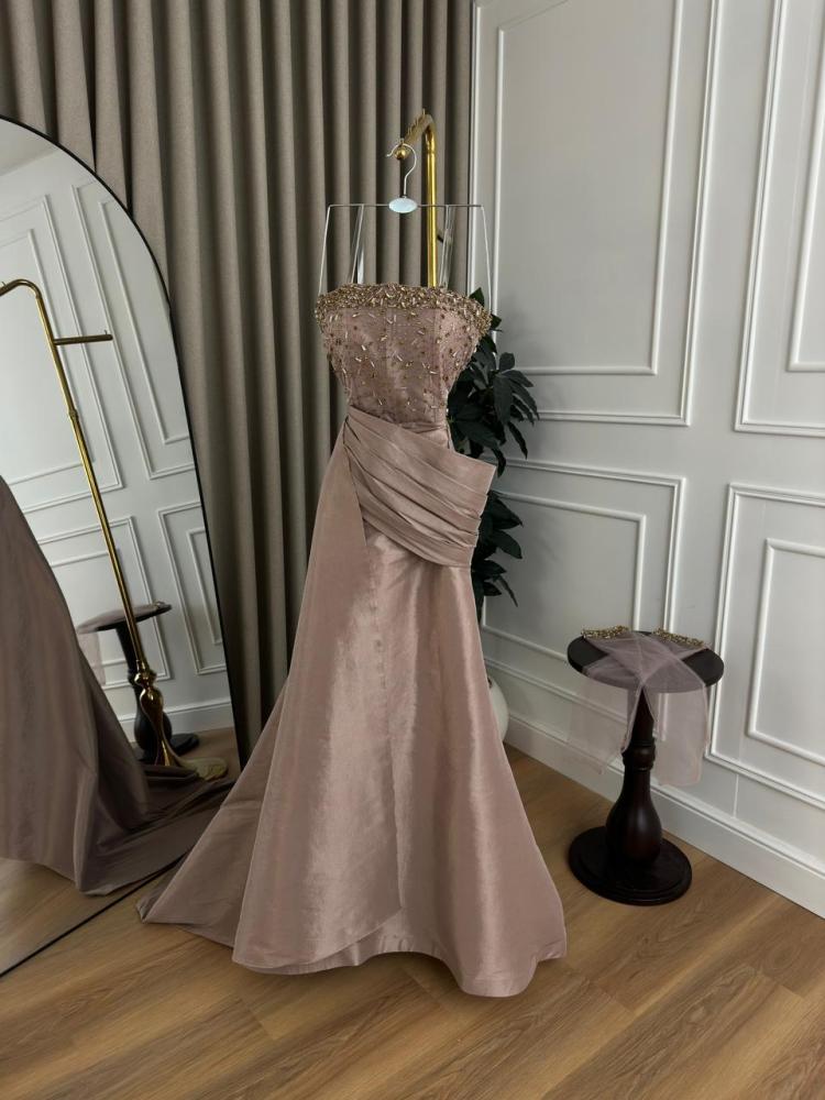 فستان سهرة فاخر طويل شانطون بتطريزات يدوية فاخرة