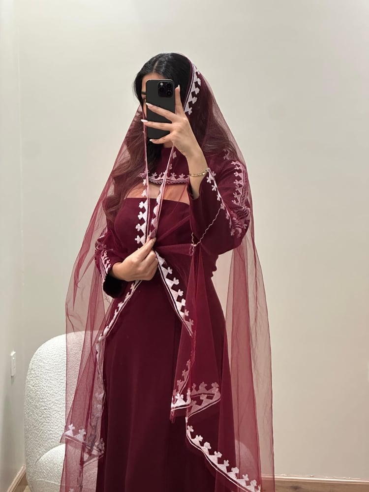 فستان سهره ناعم قماش باربي بكلفه كمبيوتر مع شال تل