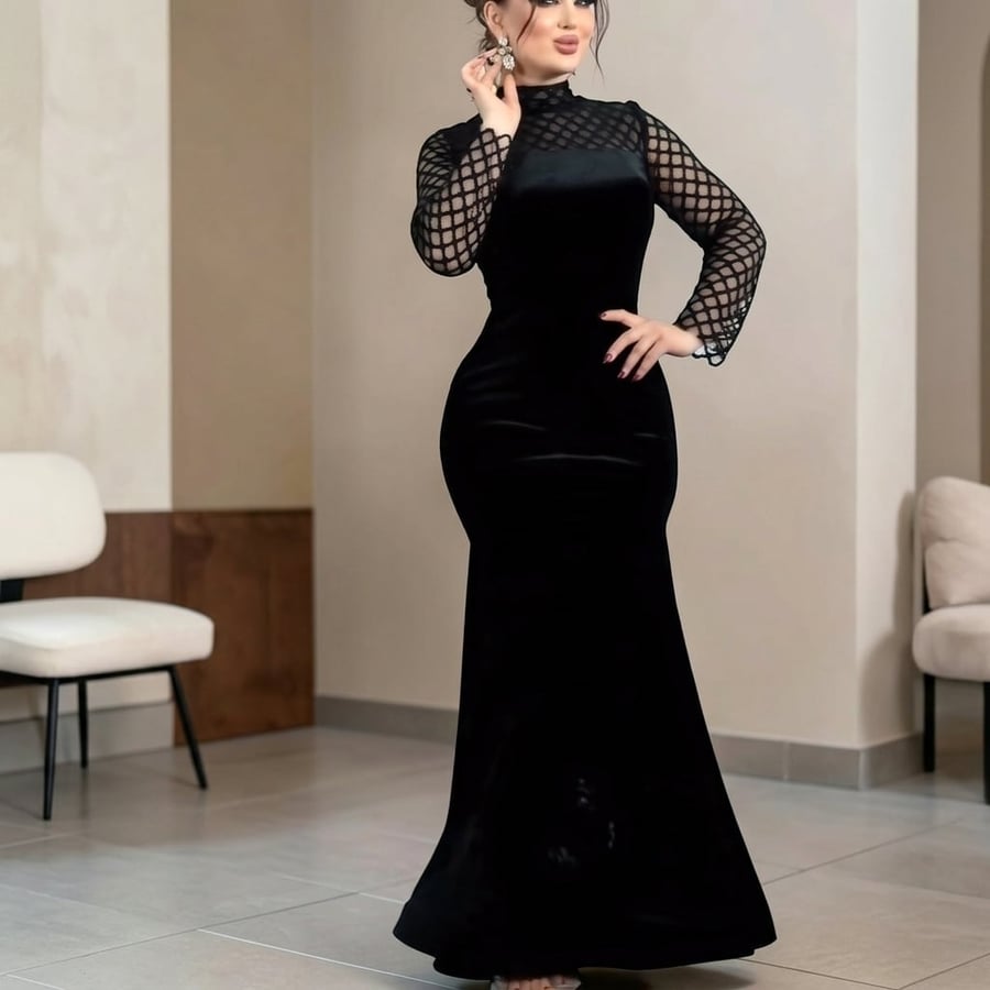 فستان سهرة طويل أسود مخمل بياقة خناقي وتطريز شبك