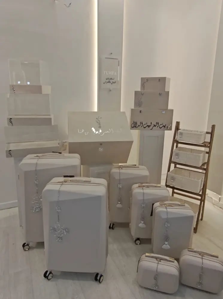 بكج الاوف وايت بالكرستال