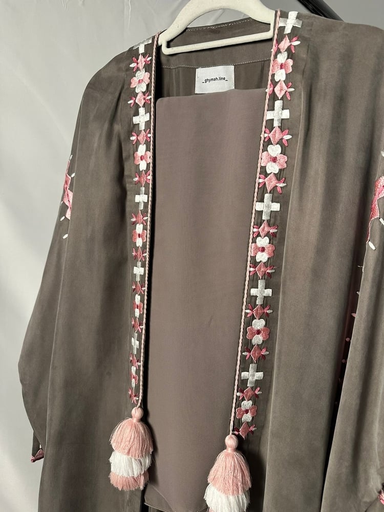 عبايه بقماش حرير مغسول