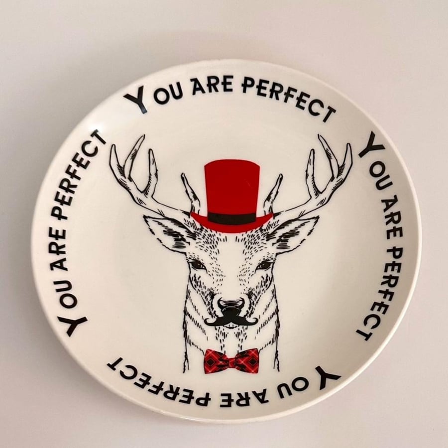 صحن بورسلان بتصميم غزال أنيق مع عبارة “You Are Perfect” – مقاس 8 إنش
