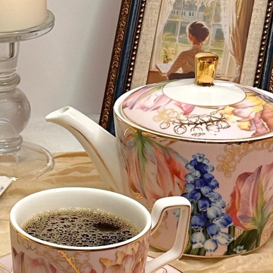Luxury porcelain tea cooler with floral pattern and gold details – 600 ml