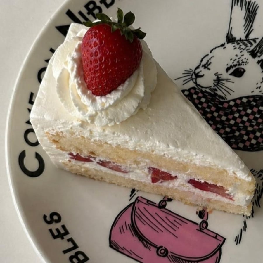 Porcelain plate with an elegant rabbit design and the phrase "Come on, Nibbles" – 8-inch size