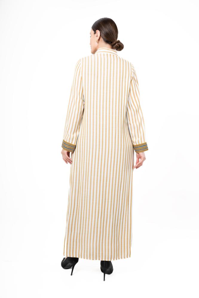 ثوب بيج مخطط بتطريز ذهبي