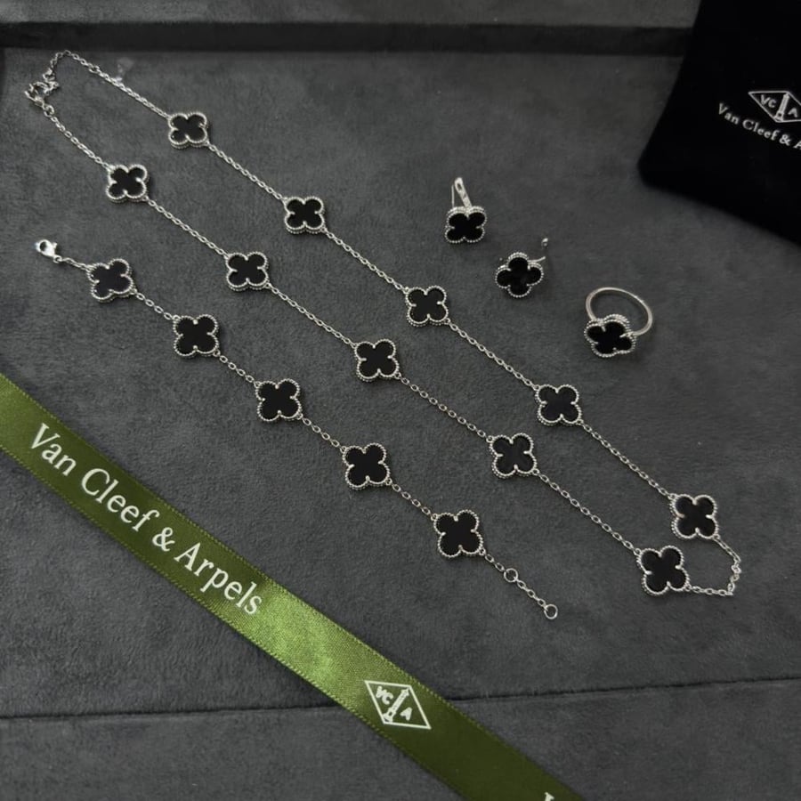 Van Cleef sets, 10 silver roses