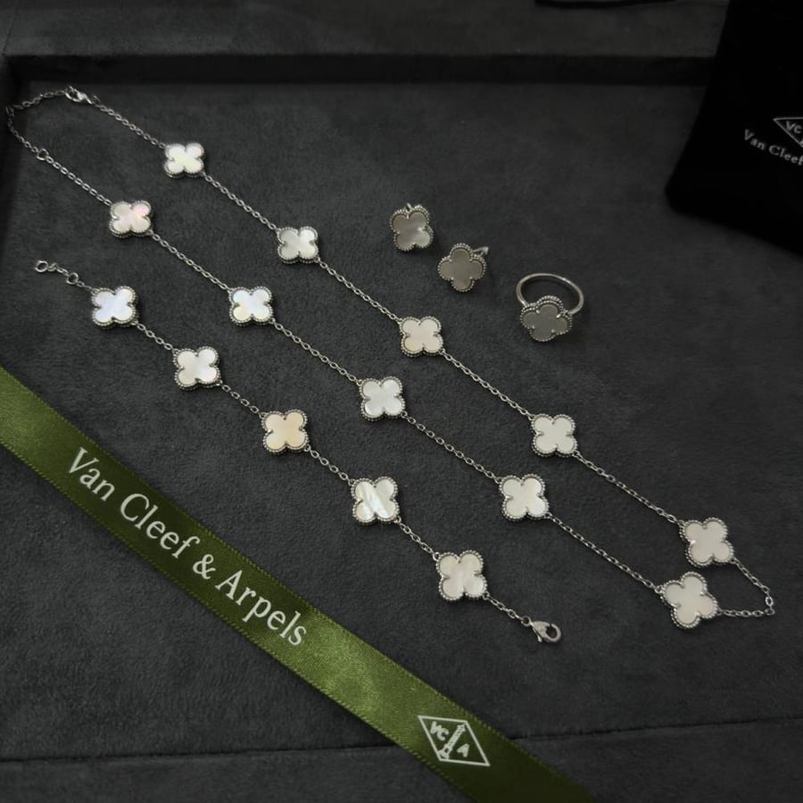 Van Cleef sets, 10 silver roses