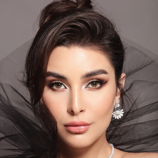 العدسات اللاصقة بلون لامير من ديوا