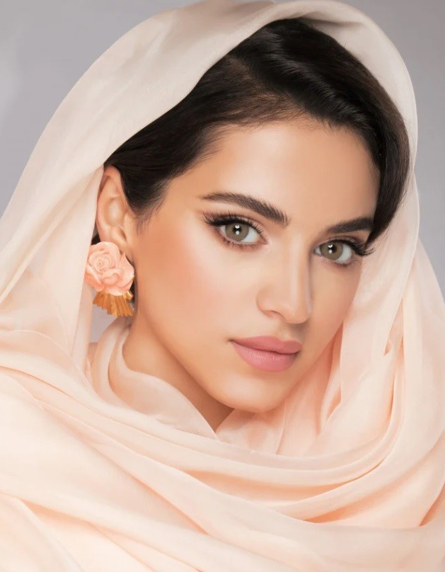 عدسات ملونة من لنس مي - كرتادو