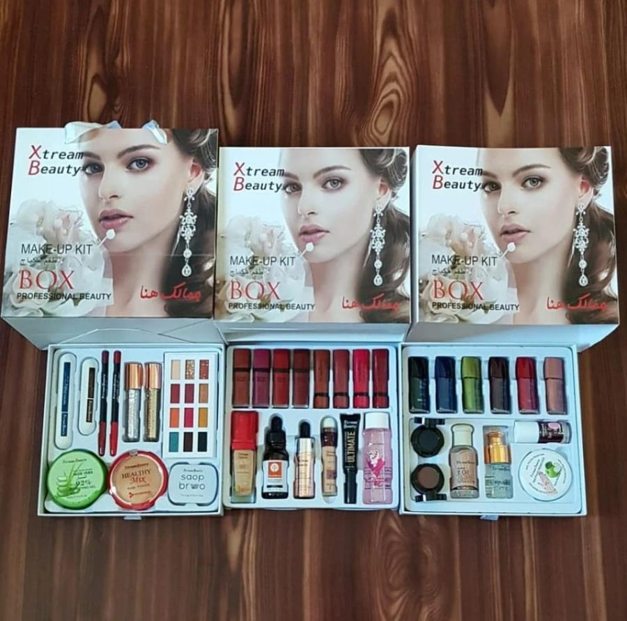 Makeup tools set color number F for professional beauty from Extreme Box