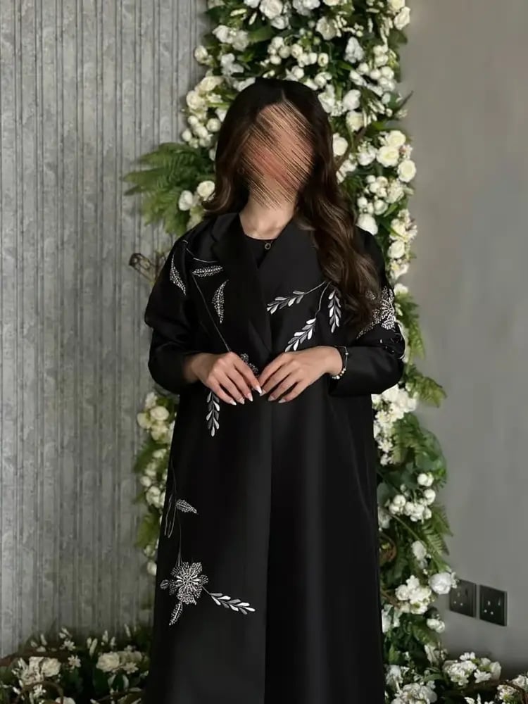 عباية تفتة كوبرا بورود مشكوكة وسنابل مطرزة