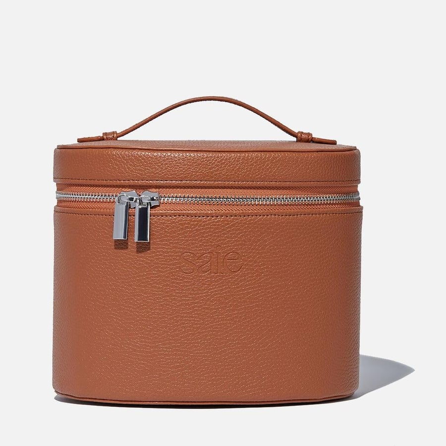 The Vanity Case (حقيبة مستحضرات التجميل من ماركة Saie)
