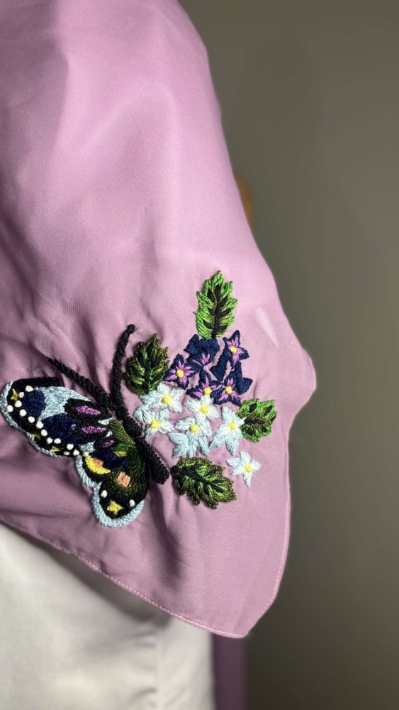 طرحه تطريز يدوي (رسمة الفراشه)
