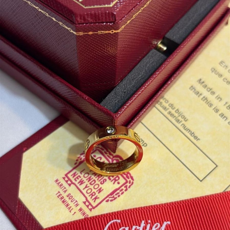 Cartier wedding ring with three diamonds