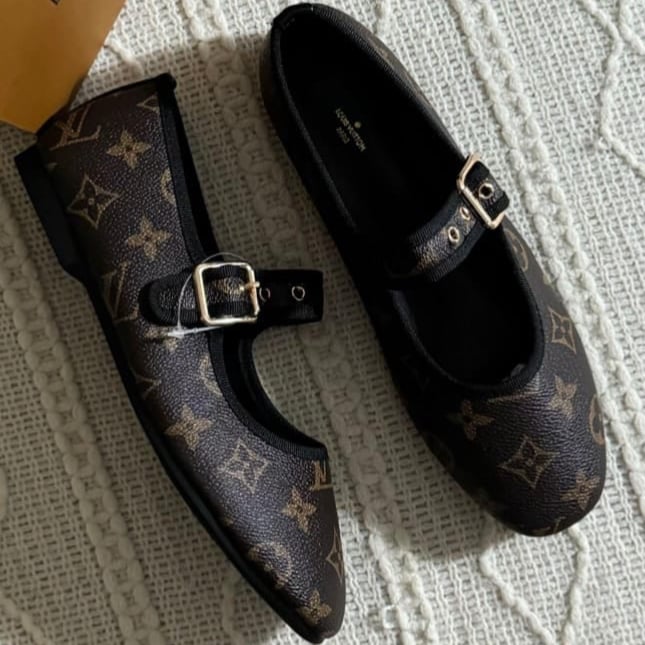شوز LV