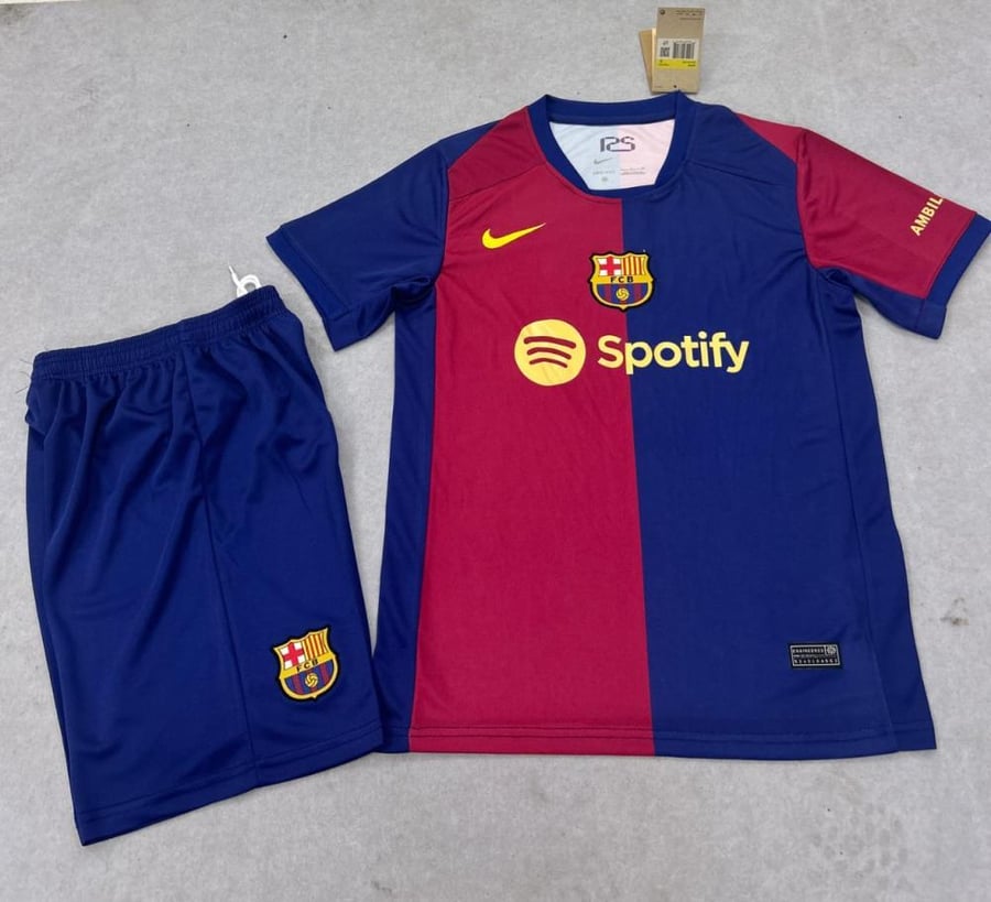 طقم برشلونة الأساسي 2024 2025