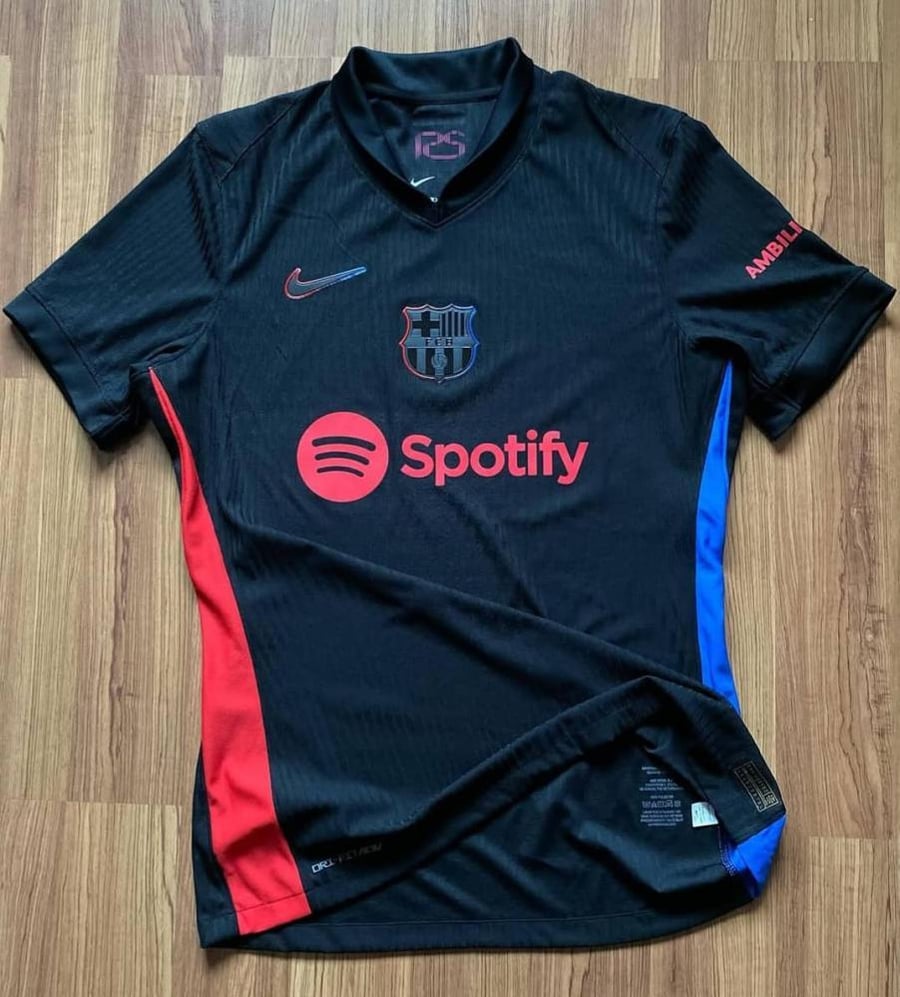 تيشيرت برشلونة الاسود 2024 2025