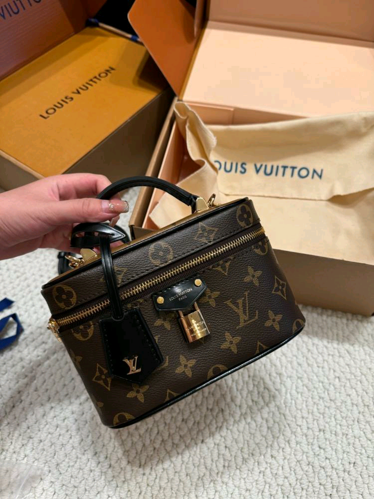 شنطه Louis Vuitton Vanity 259  350