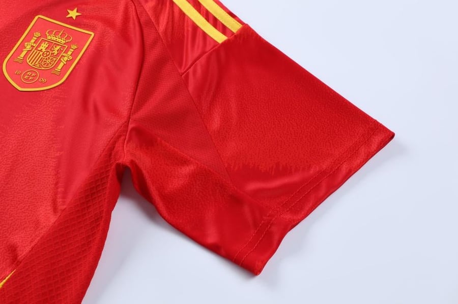 تيشيرت منتخب اسبانيا الاساسي 2025
