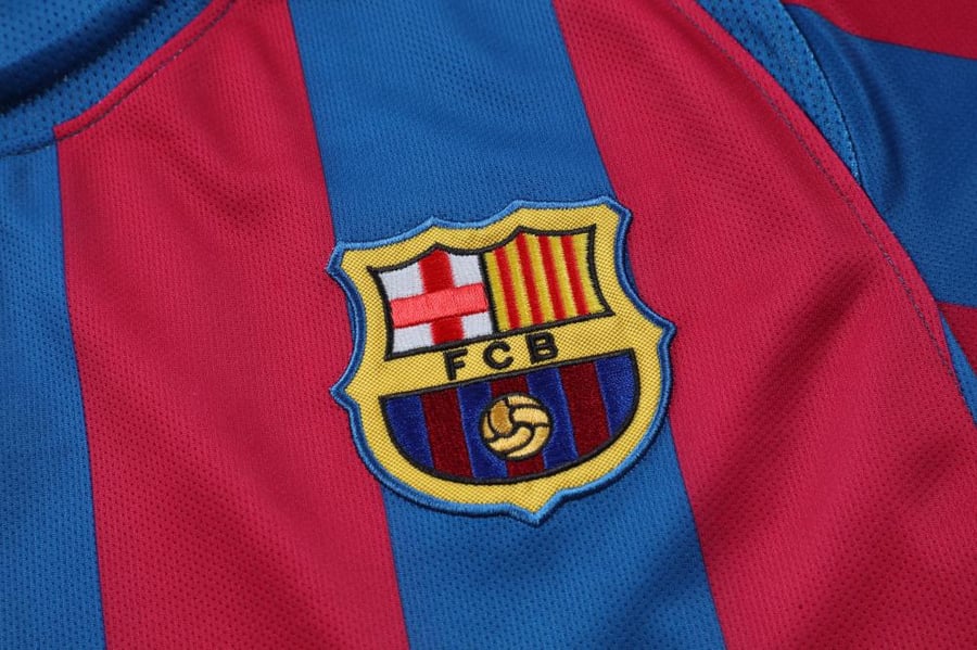 تيشيرت برشلونة الاساسي 2005/6