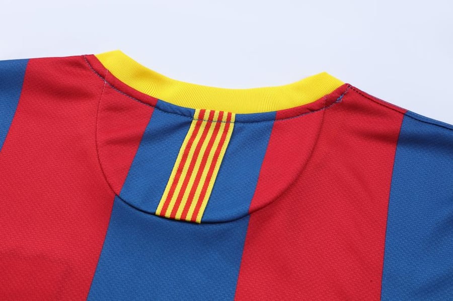 تيشيرت برشلونة 10/11 الاساسي
