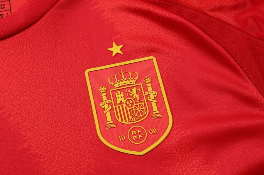 تيشيرت منتخب اسبانيا الاساسي 2025