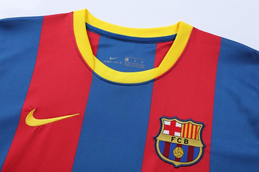 تيشيرت برشلونة 10/11 الاساسي