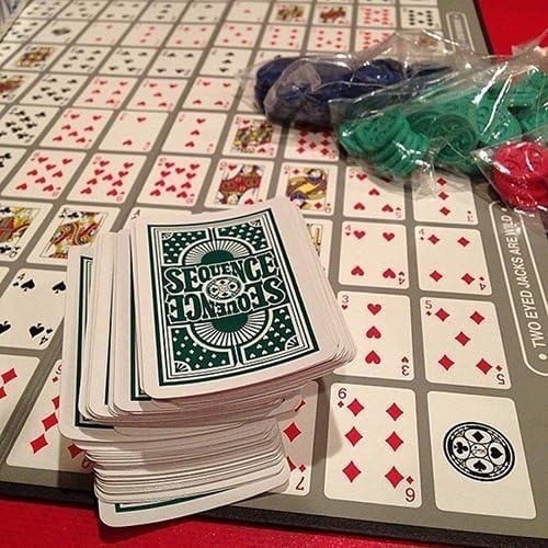 8002 اللعبة الجماعية سكوينس
