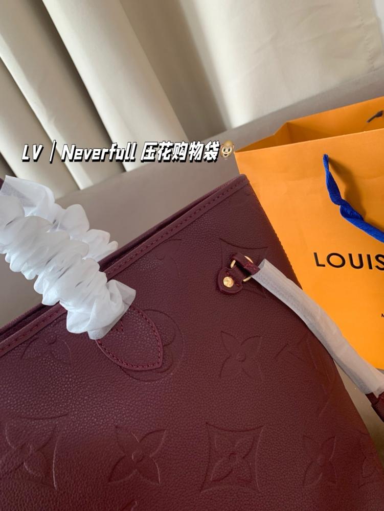 شنطة عملية LV