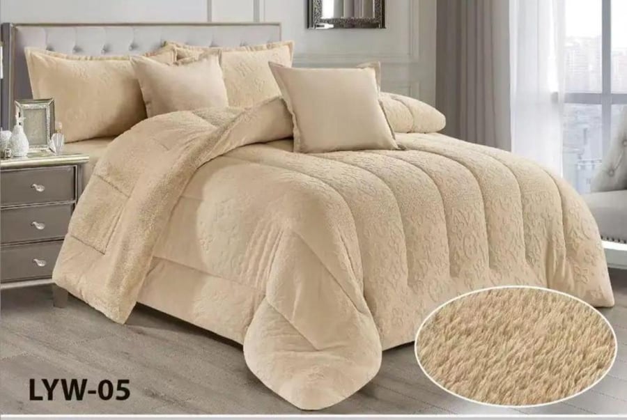 Kaya winter bedspread made of soft velvet fabric for two people