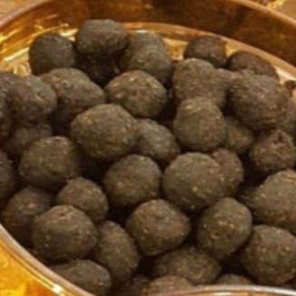 وزن 75 جرام  معمول بالعنبر خاص مجهز بالاعواد الطبيعية