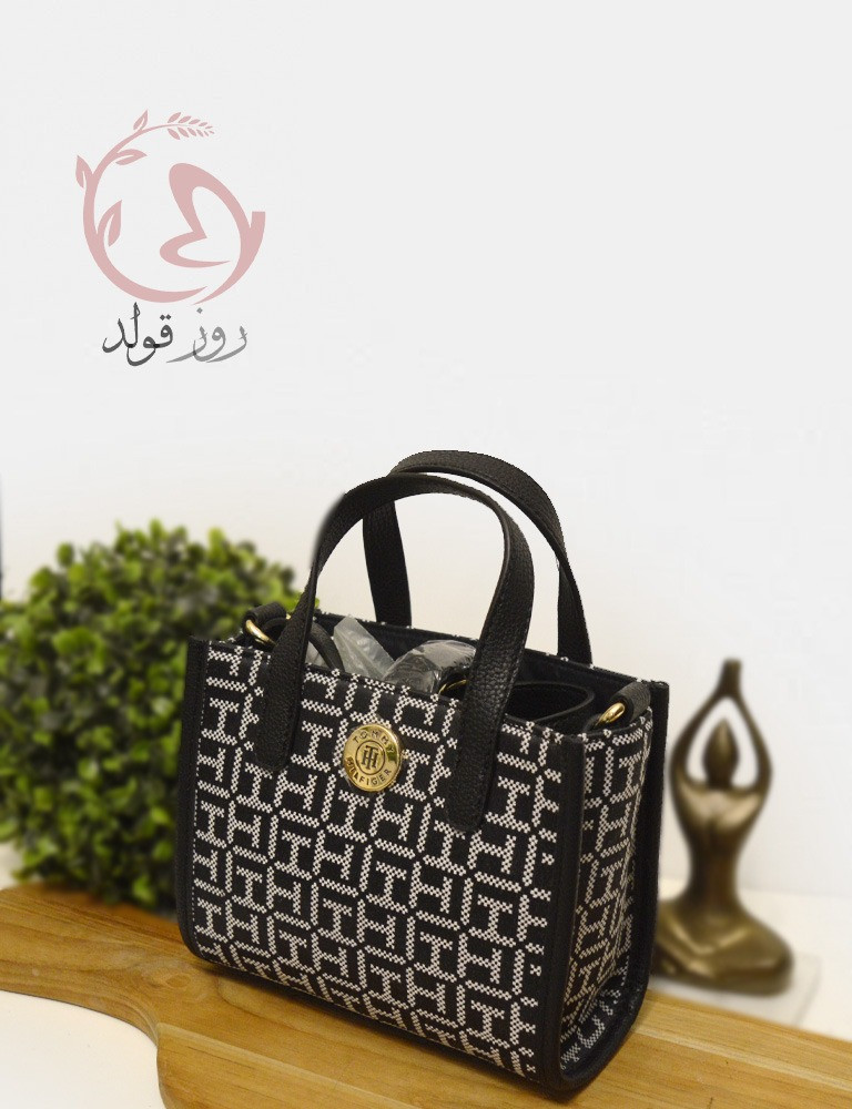 شنطه كروس تومي هلفيغر