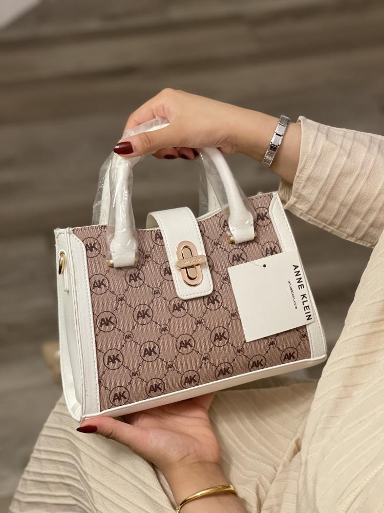 شنطة ماركة اصلية مخفضة