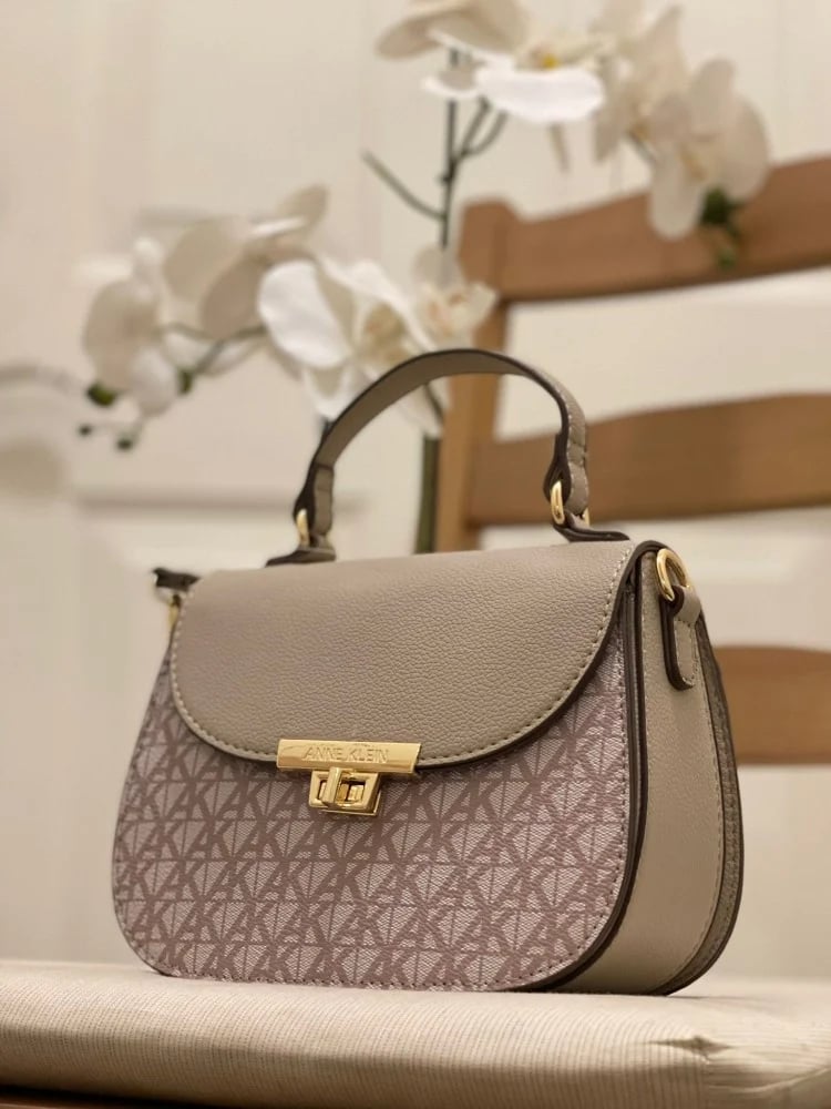 شنطة ماركة اصلية مخفضة