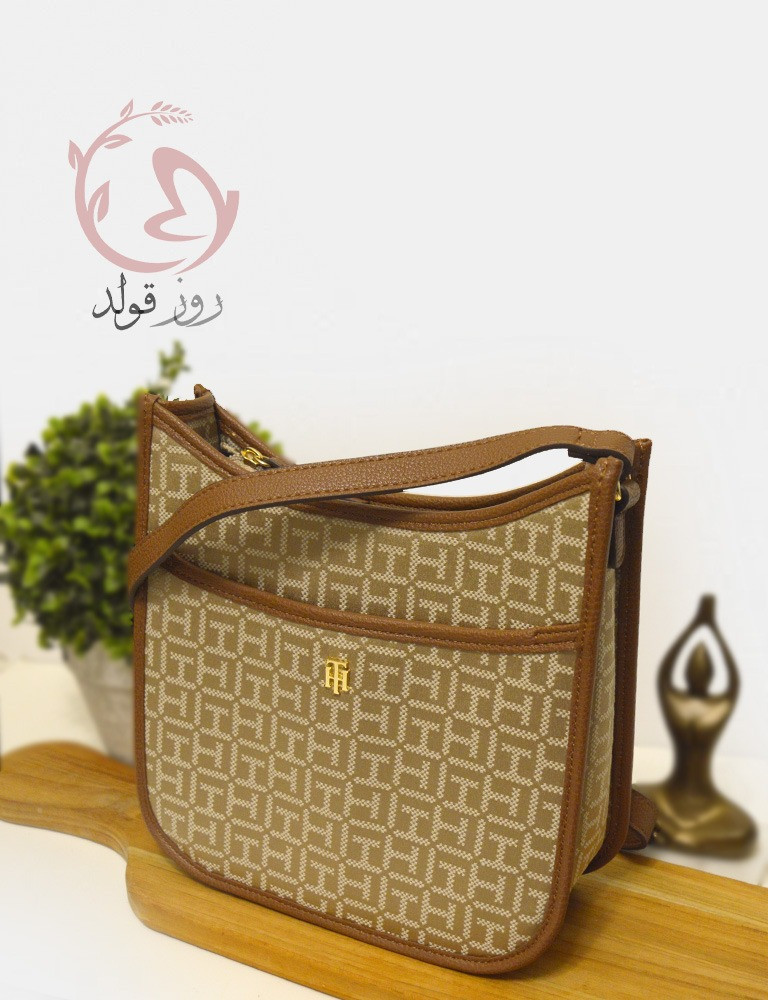 شنطه كروس تومي هلفيغر