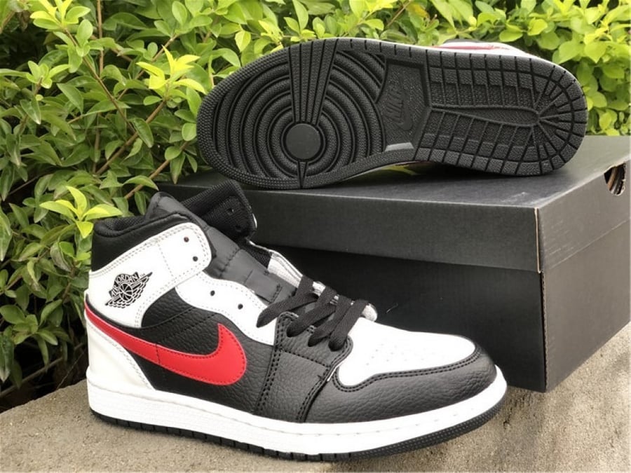 Air Jordan 1 Mid Chile Red