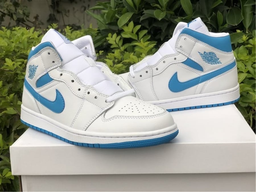 Air Jordan 1 MID WMNS "UNC"