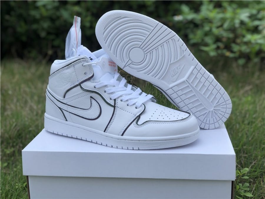AIR JORDAN 1 MID "Iridescent Outline"