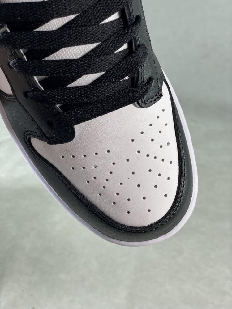 Nike Dunk  Low Panda "Black / White