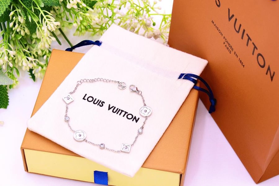 أسوارة ماركة - LOUIS VUITTON