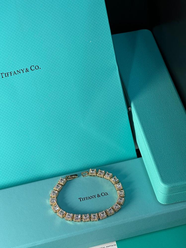 أسوار ة ماركة TIFFANY & CO