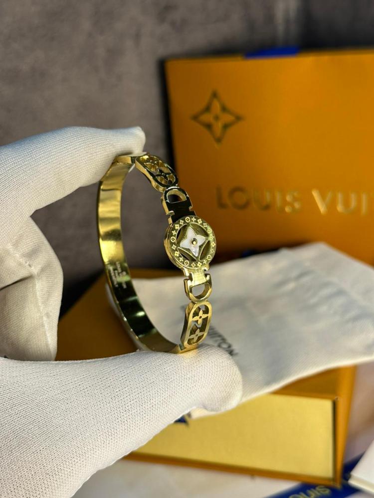 أسوارة ماركة - LOUIS VUITTON