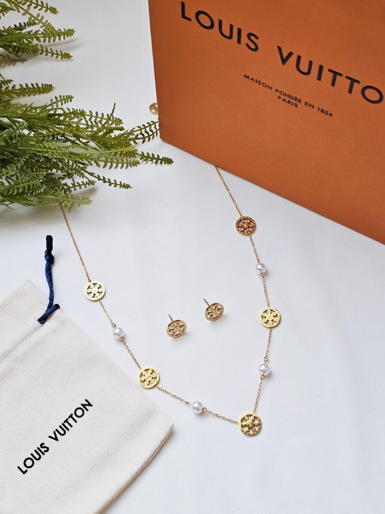 سلسال مع حلق ماركة - LOUIS VUITTON