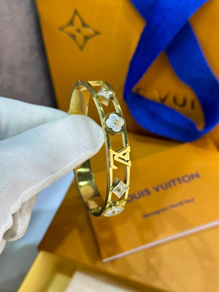أسوارة ماركة - LOUIS VUITTON